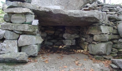 America's Stonehenge - Sundeck / Square Chamber