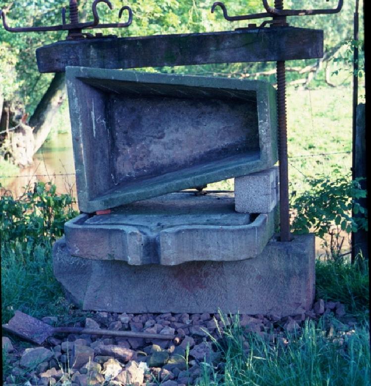 Pinford Farm [UK] cider press