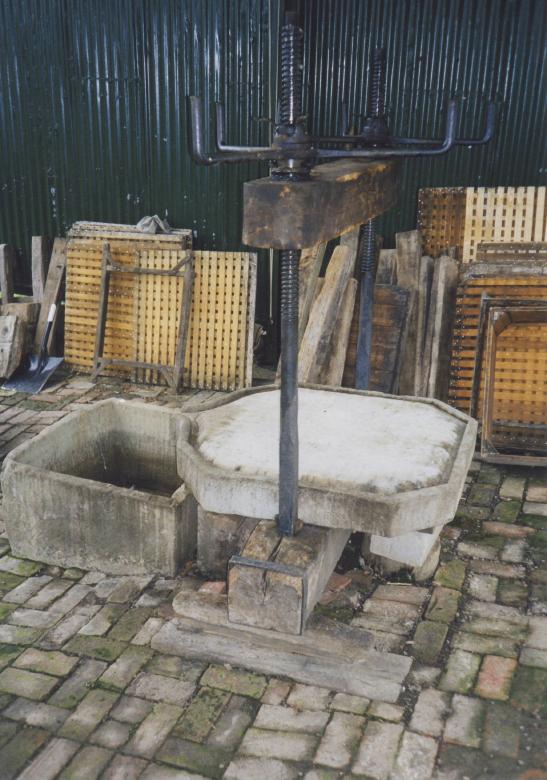 Lyne Down Farm [UK] cider press